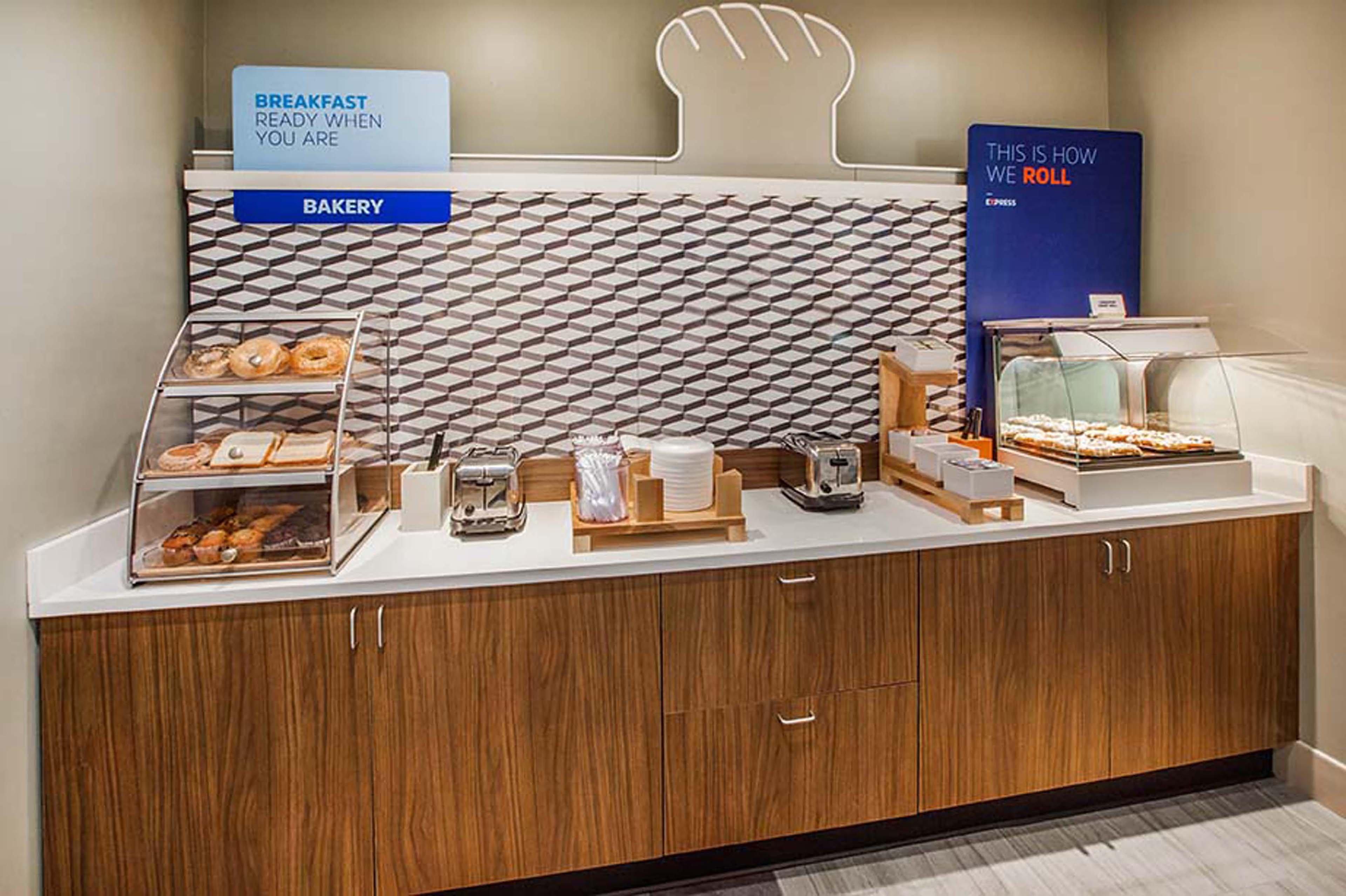 Hotel Express & Southeast - Antioch By Ihg 3*