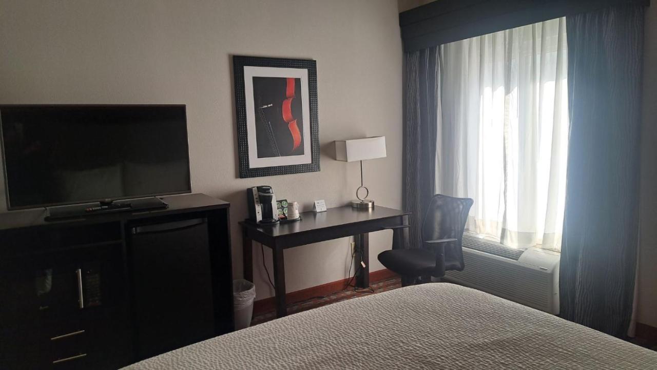 Express & Southeast - Antioch By Ihg Hotel