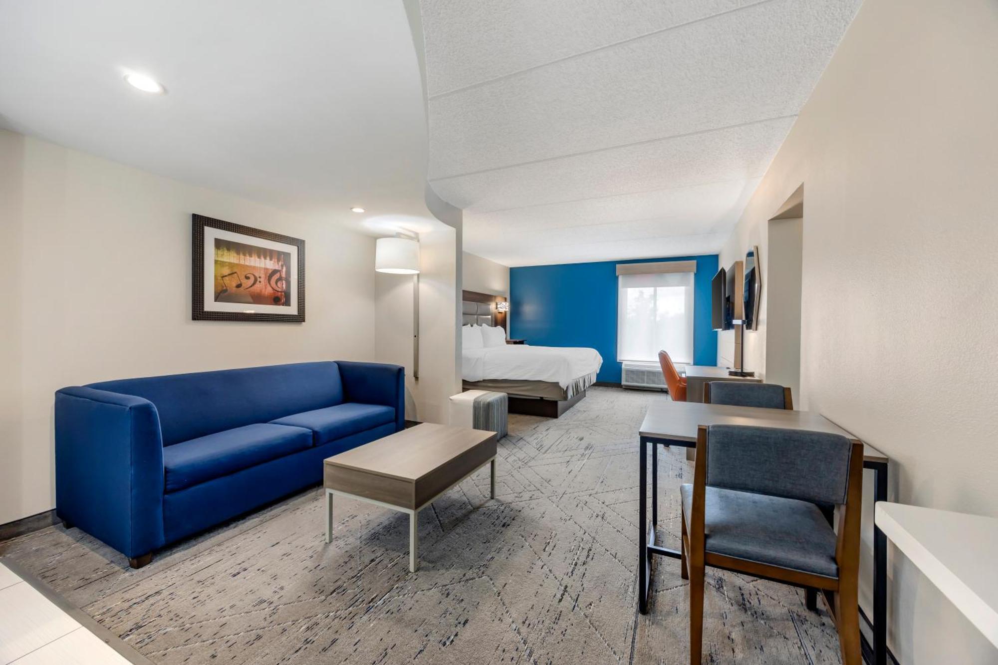 Express & Southeast - Antioch By Ihg Hotel