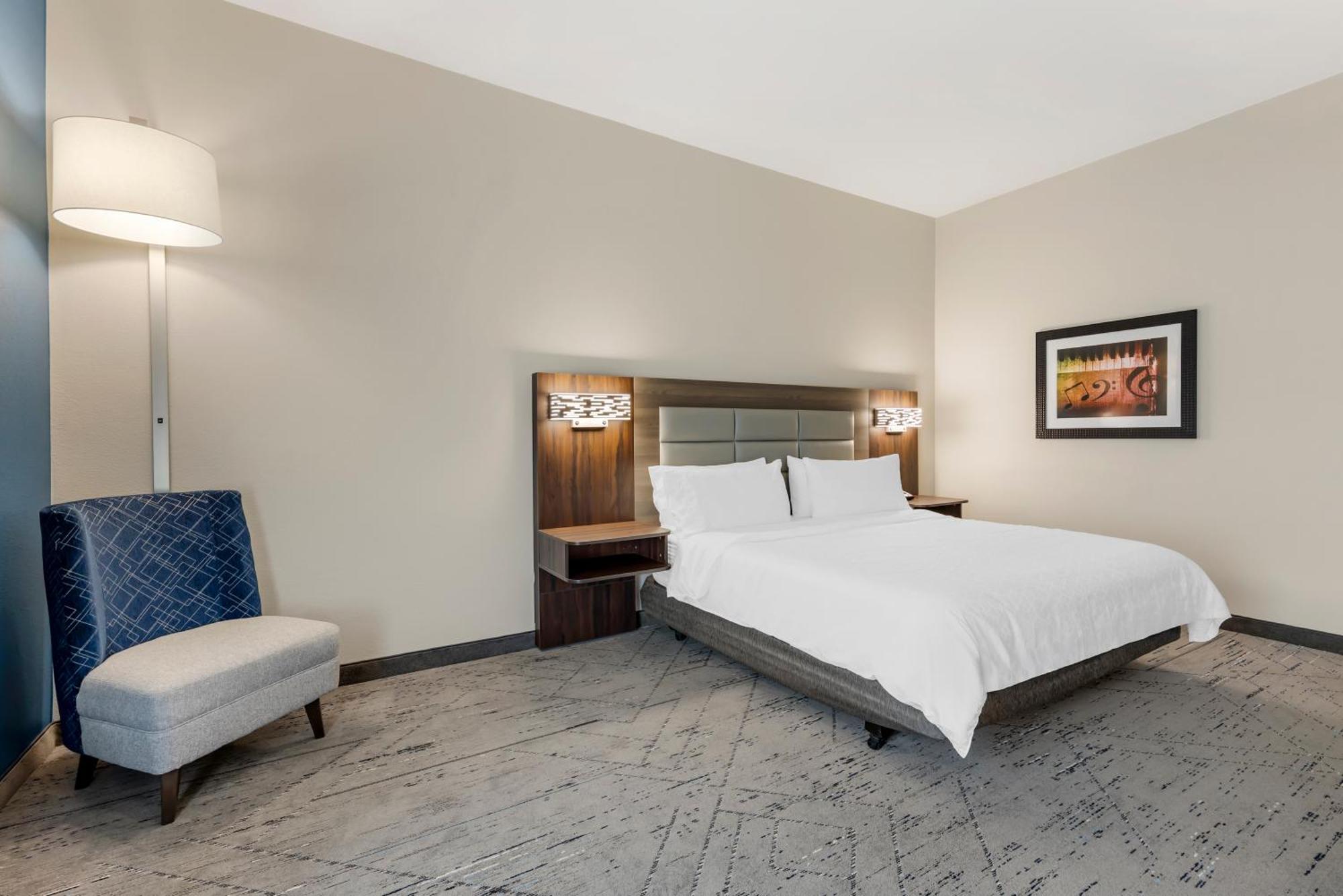 Express & Southeast - Antioch By Ihg Hotel